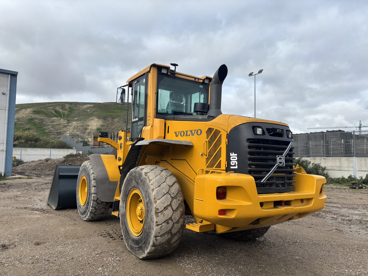 VOLVO L90F - Wheel loader: picture 3 VOLVO L90F - Wheel loader: picture 3