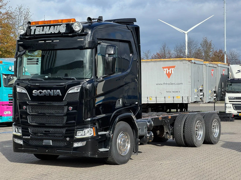 Scania R650 V8 6x4 Chassis Retarder WB 4.50 Only 465tkm! - Cab chassis truck: picture 1 Scania R650 V8 6x4 Chassis Retarder WB 4.50 Only 465tkm! - Cab chassis truck: picture 1