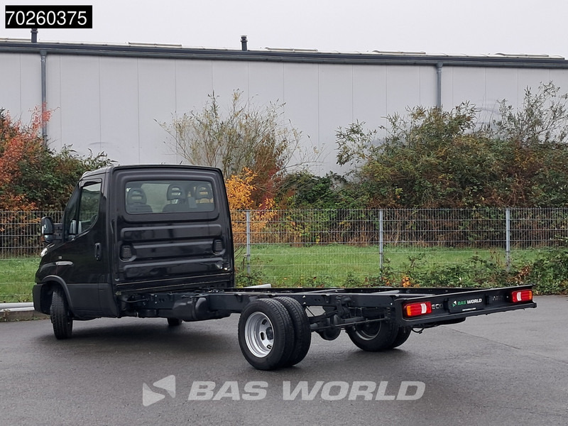 Iveco Daily 35C21 Neu! 3.0L 2025-Modell Automatik 210PS Radstand 410 Fahrgestell Doppelbereifung LED ACC Klima Euro6 Chassis A/C - Commercial truck: picture 2 Iveco Daily 35C21 Neu! 3.0L 2025-Modell Automatik 210PS Radstand 410 Fahrgestell Doppelbereifung LED ACC Klima Euro6 Chassis A/C - Commercial truck: picture 2