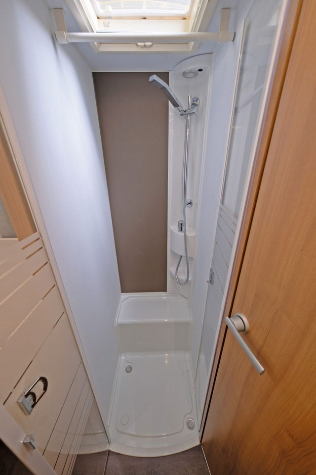 Semi-integrated motorhome Adria Matrix M 670 SL/Einzelbetten+Hubbett/Klima/Solar: picture 15