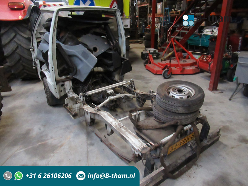 Commercial truck Piaggio Porter 1.3I 16V 48KW Chassis for PARTS: picture 1