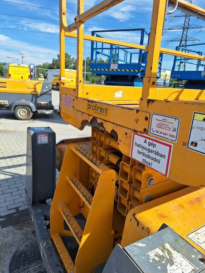 Haulotte Compact 12 DX - Scissor lift: picture 4 Haulotte Compact 12 DX - Scissor lift: picture 4