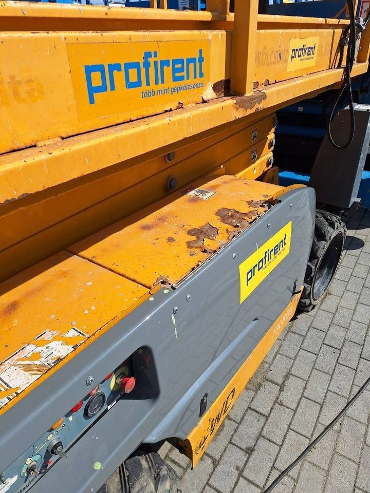Haulotte Compact 12 DX - Scissor lift: picture 3 Haulotte Compact 12 DX - Scissor lift: picture 3