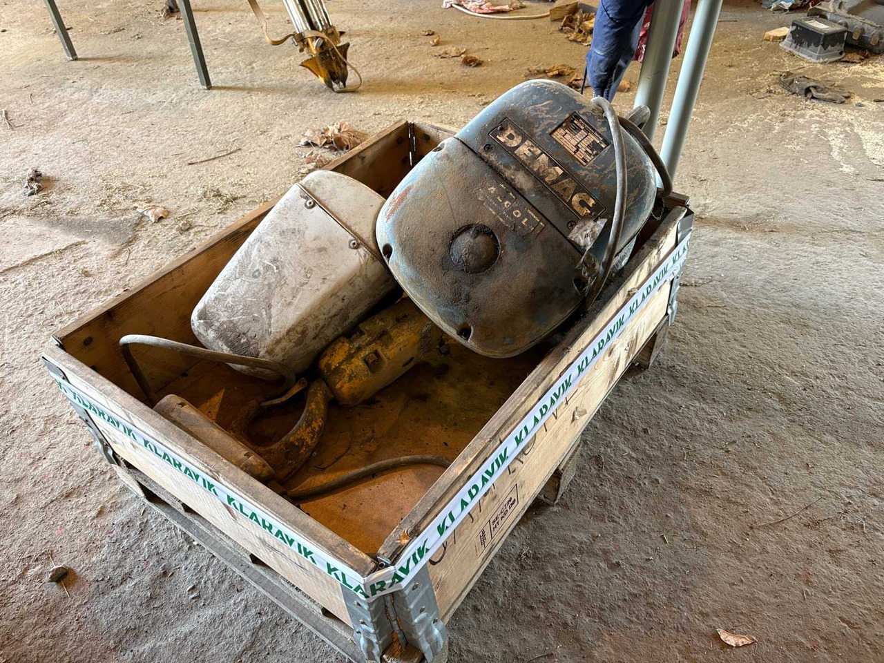 Winch Demac PK10N 1000kg for repair/spare parts - Winch: picture 1 Winch Demac PK10N 1000kg for repair/spare parts - Winch: picture 1