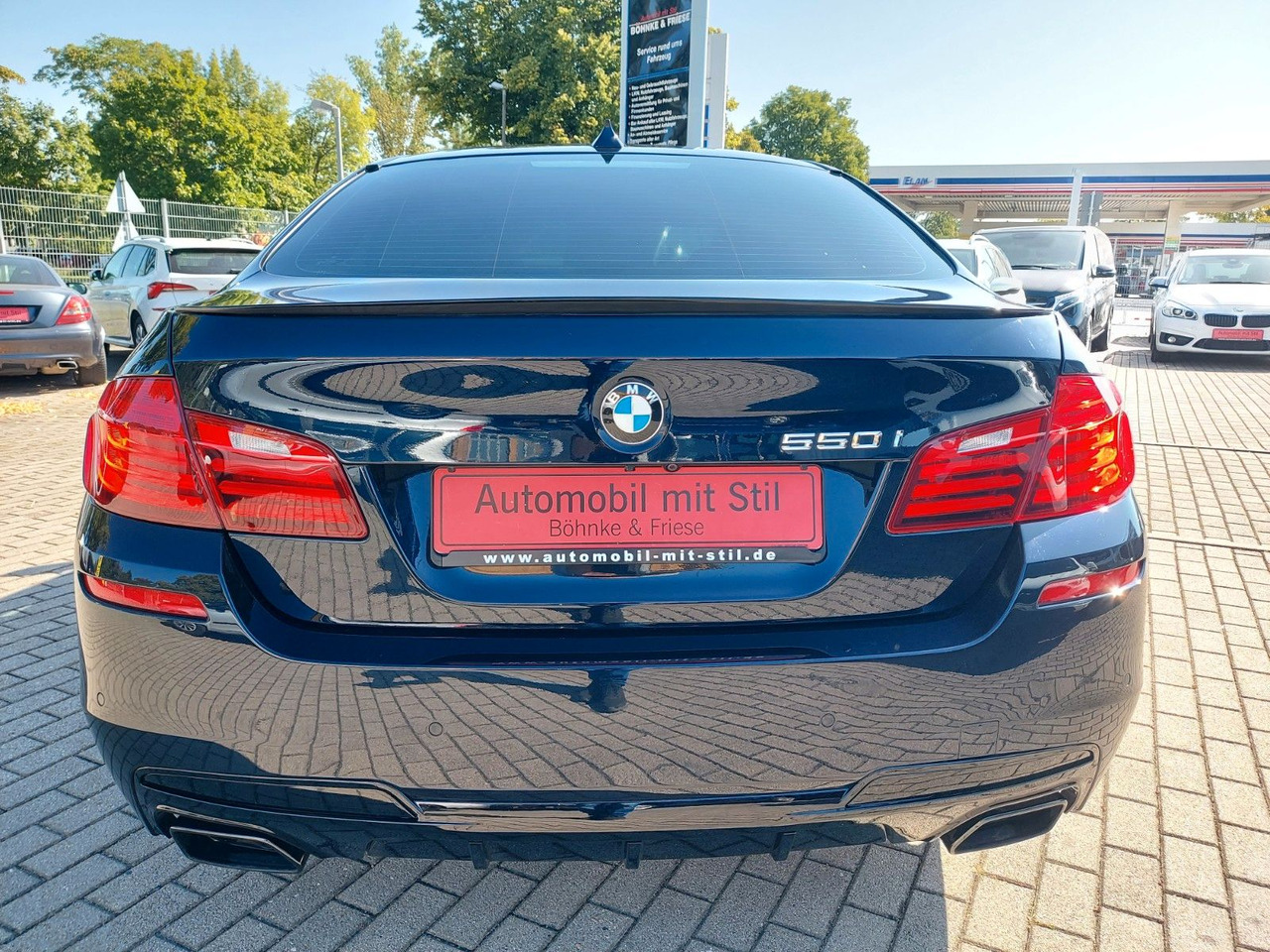 BMW 550i Limousine Autom. M-Sport HUD Glasdach H&K - Sedan: picture 5 BMW 550i Limousine Autom. M-Sport HUD Glasdach H&K - Sedan: picture 5