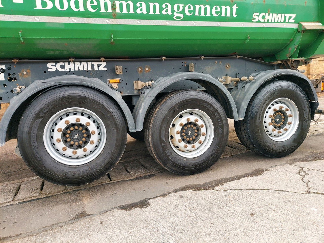 Schmitz Cargobull SGF S3 Mulde DA Kipper Stahl 26m³ Luft + Lift - Tipper semi-trailer: picture 4 Schmitz Cargobull SGF S3 Mulde DA Kipper Stahl 26m³ Luft + Lift - Tipper semi-trailer: picture 4
