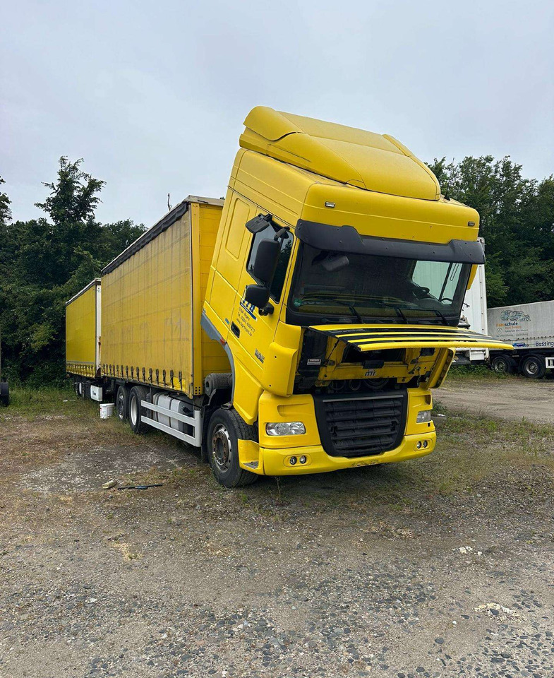 DAF XF 105 - Curtain side truck: picture 3 DAF XF 105 - Curtain side truck: picture 3