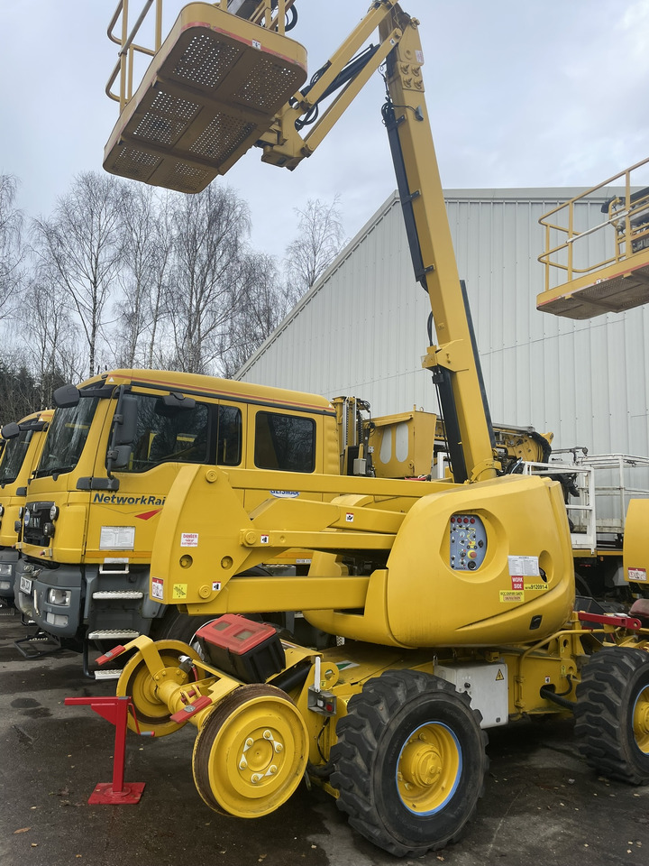 HAULOTTE Neotec - Articulated boom: picture 1 HAULOTTE Neotec - Articulated boom: picture 1