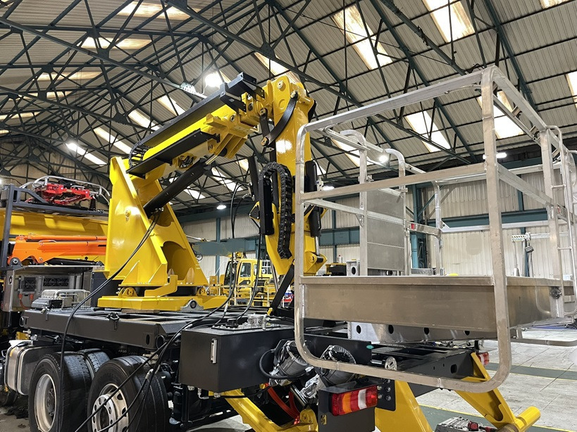 Inbiuro Mercedes Econic - Truck with aerial platform: picture 1 Inbiuro Mercedes Econic - Truck with aerial platform: picture 1