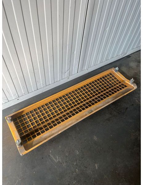 Liebherr A904 Li/A904C Li/R904/R904C - Bumper: picture 2 Liebherr A904 Li/A904C Li/R904/R904C - Bumper: picture 2