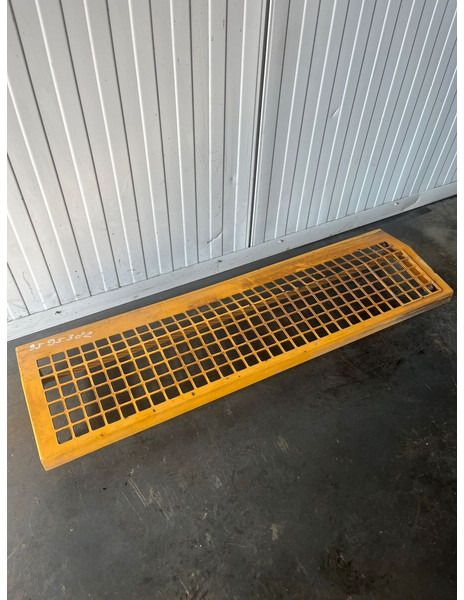 Liebherr A904 Li/A904C Li/R904/R904C - Bumper: picture 1 Liebherr A904 Li/A904C Li/R904/R904C - Bumper: picture 1