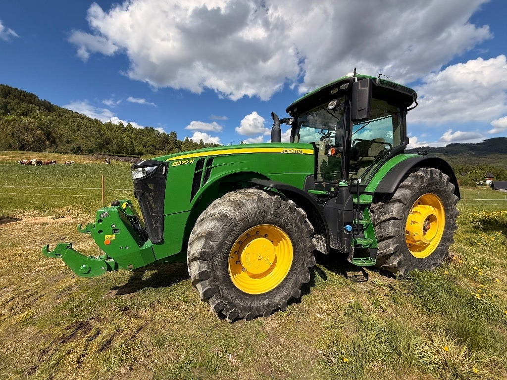 John Deere 8370 R - Farm tractor: picture 4 John Deere 8370 R - Farm tractor: picture 4
