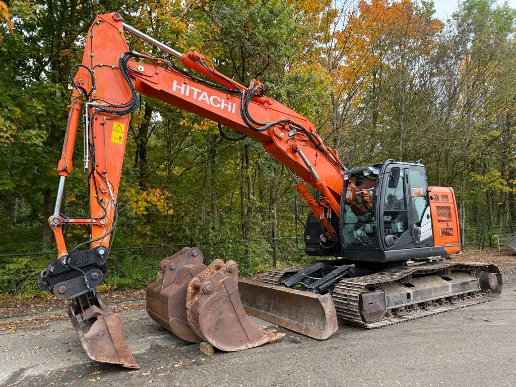 Hitachi ZX225 US LC-6  - Crawler excavator: picture 1 Hitachi ZX225 US LC-6  - Crawler excavator: picture 1