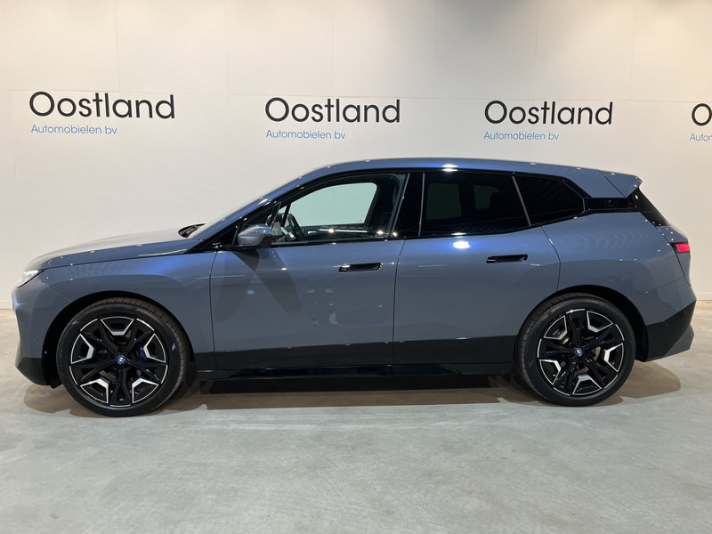 BMW iX xDrive40 High Executive 77 kWh / Luchtvering / Pano / Harman Kardon / Trekhaak / Sportpakket / 27.750 KM !! - SUV: picture 3 BMW iX xDrive40 High Executive 77 kWh / Luchtvering / Pano / Harman Kardon / Trekhaak / Sportpakket / 27.750 KM !! - SUV: picture 3