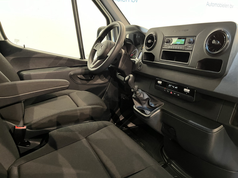 Mercedes-Benz Sprinter 315 CDI L2 RWD DC Dubbel Cabine Open Laadbak / Euro 6 / Trekhaak 3500 KG / Airco / 10.900 KM !! / BPM VRIJ !! - Open body delivery van, Combi van: picture 3 Mercedes-Benz Sprinter 315 CDI L2 RWD DC Dubbel Cabine Open Laadbak / Euro 6 / Trekhaak 3500 KG / Airco / 10.900 KM !! / BPM VRIJ !! - Open body delivery van, Combi van: picture 3