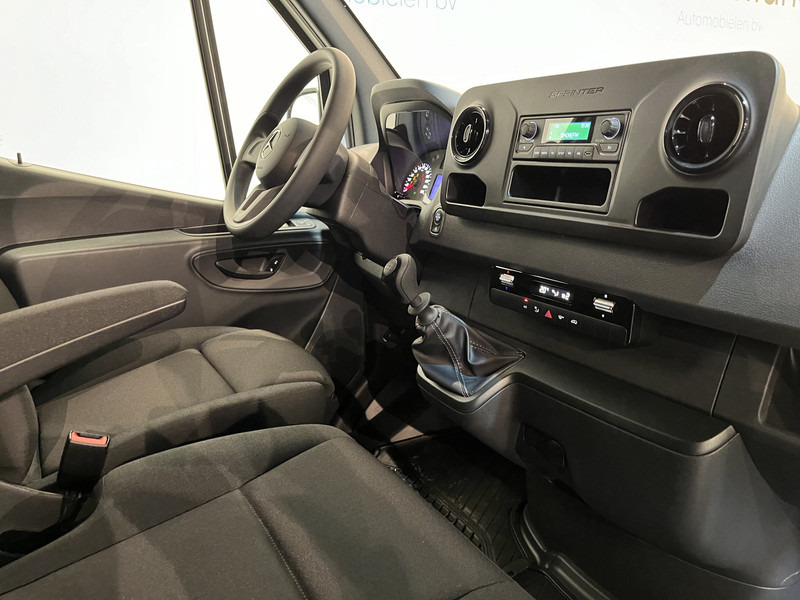 Mercedes-Benz Sprinter 315 CDI L2 RWD DC Dubbel Cabine Open Laadbak / Euro 6 / Trekhaak 3500 KG / Airco / 3-Zits / 650 KM !! / BPM VRIJ !! - Open body delivery van, Combi van: picture 3 Mercedes-Benz Sprinter 315 CDI L2 RWD DC Dubbel Cabine Open Laadbak / Euro 6 / Trekhaak 3500 KG / Airco / 3-Zits / 650 KM !! / BPM VRIJ !! - Open body delivery van, Combi van: picture 3