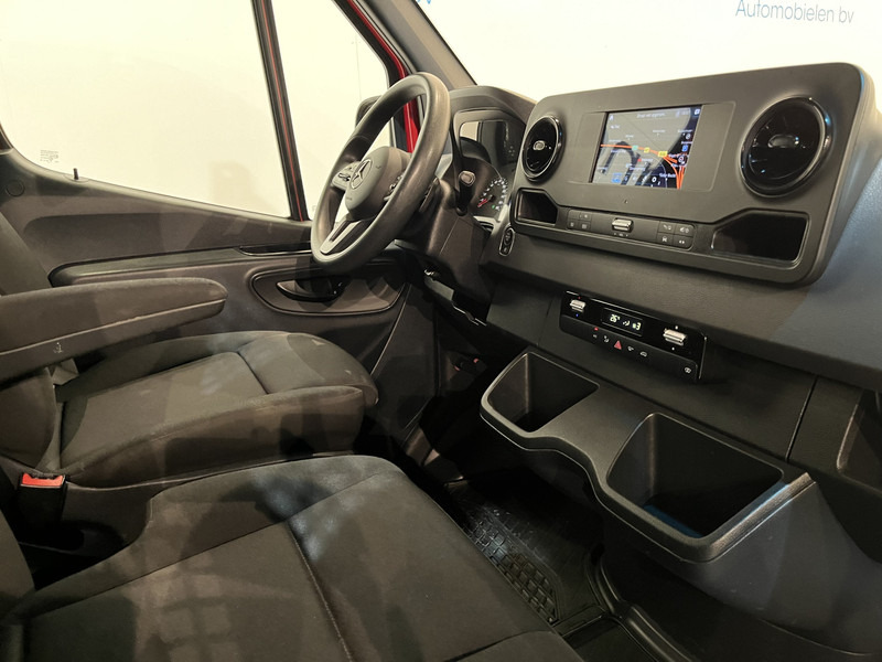 Mercedes-Benz Sprinter 317 CDI L2 RWD Automaat Open Laadbak / Euro 6 / Trekhaak 3500 KG / Airco / Cruise Control / CarPlay / Navigatie / 64.150 KM !! / BPM VRIJ !! - Open body delivery van: picture 3 Mercedes-Benz Sprinter 317 CDI L2 RWD Automaat Open Laadbak / Euro 6 / Trekhaak 3500 KG / Airco / Cruise Control / CarPlay / Navigatie / 64.150 KM !! / BPM VRIJ !! - Open body delivery van: picture 3