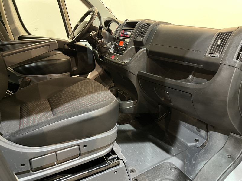Peugeot Boxer 2.2 BlueHDi 165 PK L2 Open Laadbak / Euro 6 / Airco / Cruise Control / Trekhaak / 68.130 KM !! BPM VRIJ !! - Open body delivery van: picture 3 Peugeot Boxer 2.2 BlueHDi 165 PK L2 Open Laadbak / Euro 6 / Airco / Cruise Control / Trekhaak / 68.130 KM !! BPM VRIJ !! - Open body delivery van: picture 3