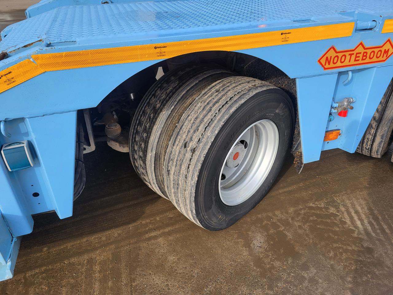 Low loader semi-trailer Nooteboom: picture 10