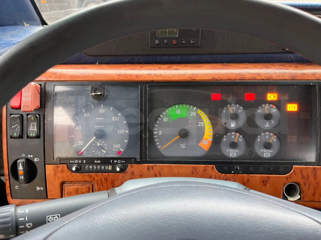 Mercedes-Benz Beluga - Coach: picture 3 Mercedes-Benz Beluga - Coach: picture 3