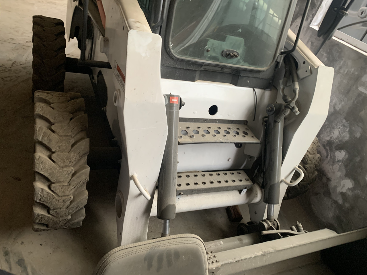 BOBCAT S300 - Skid steer loader: picture 3 BOBCAT S300 - Skid steer loader: picture 3