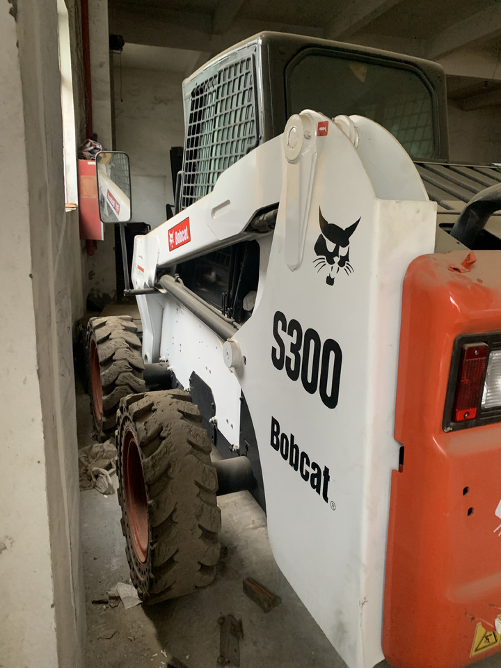 BOBCAT S300 - Skid steer loader: picture 3 BOBCAT S300 - Skid steer loader: picture 3