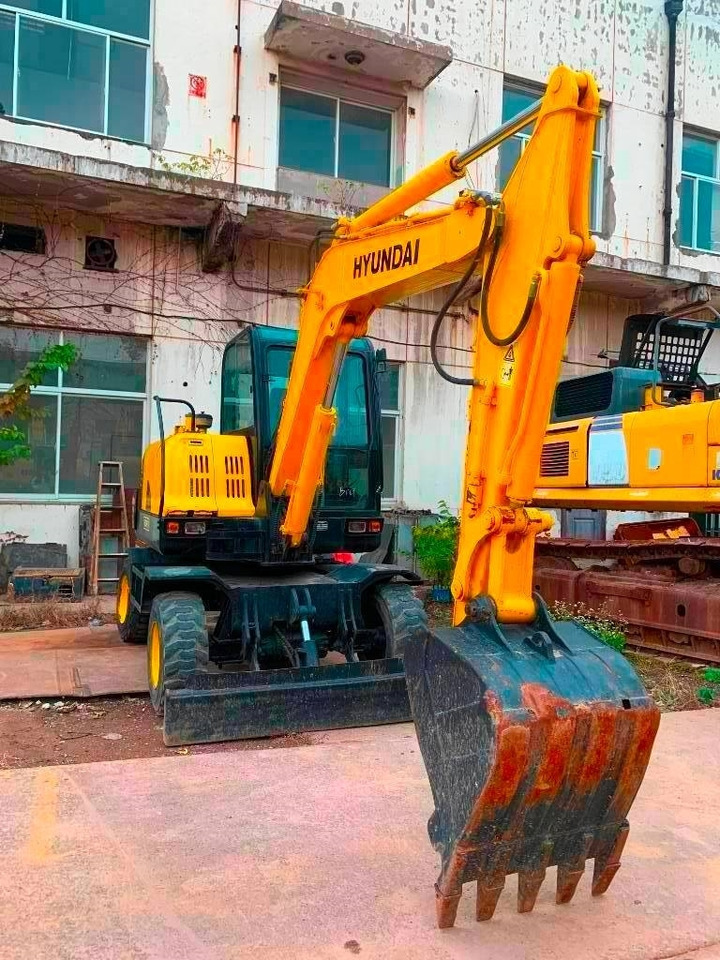 Hyundai Robex 60 W-7  - Wheel excavator: picture 2 Hyundai Robex 60 W-7  - Wheel excavator: picture 2