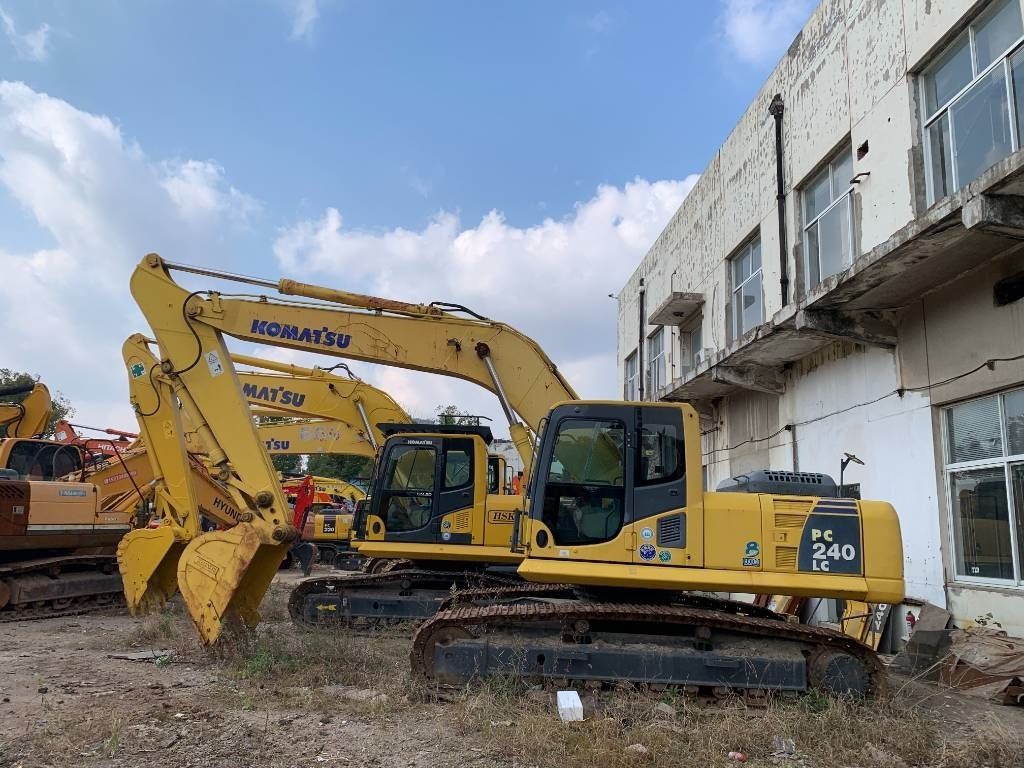 Komatsu PC 240 - Crawler excavator: picture 2 Komatsu PC 240 - Crawler excavator: picture 2