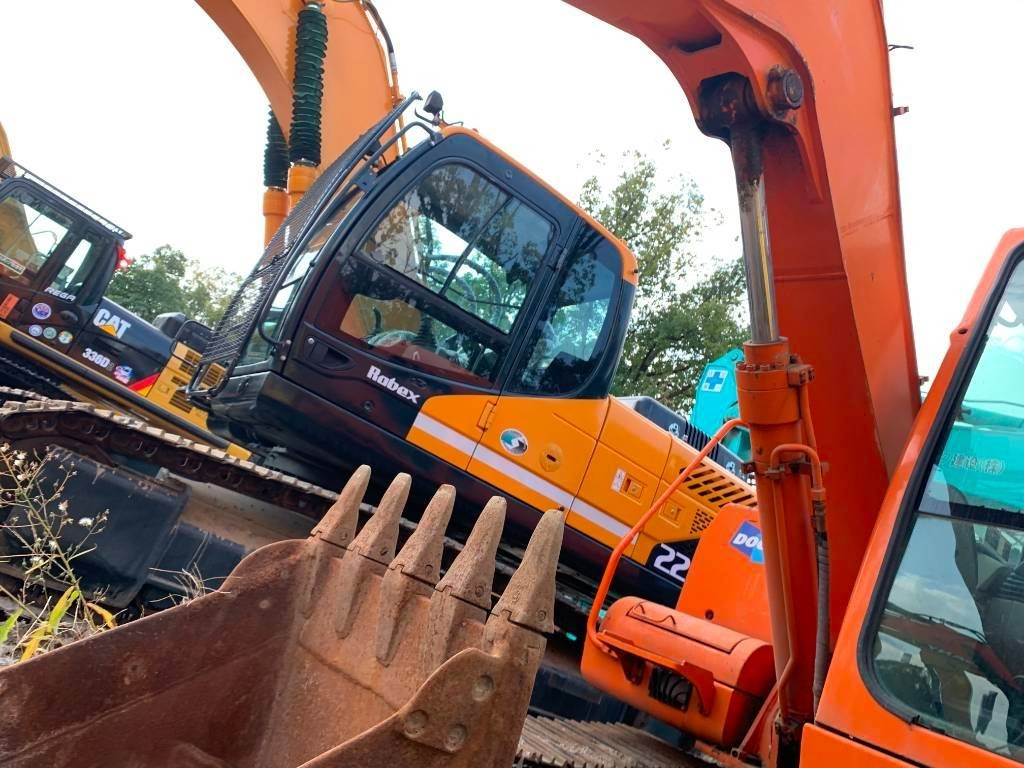 Crawler excavator Komatsu PC 240: picture 44
