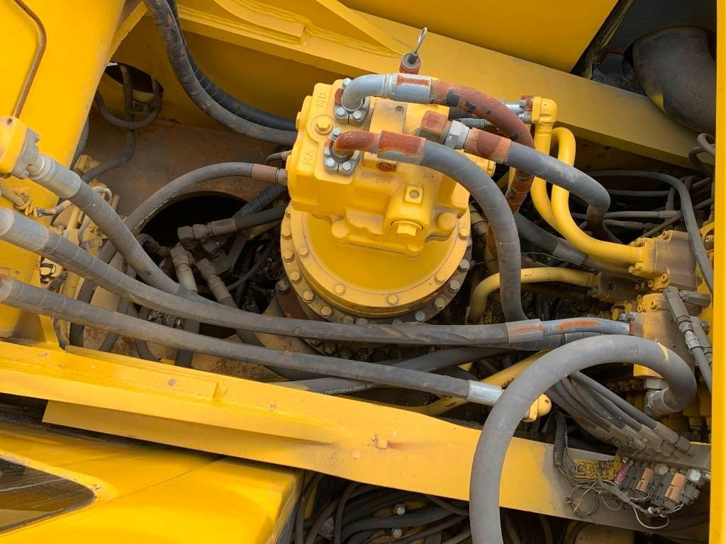 Crawler excavator Komatsu PC 240: picture 43