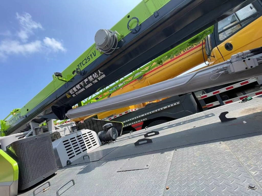 Zoomlion ZCT251V - All terrain crane: picture 3 Zoomlion ZCT251V - All terrain crane: picture 3