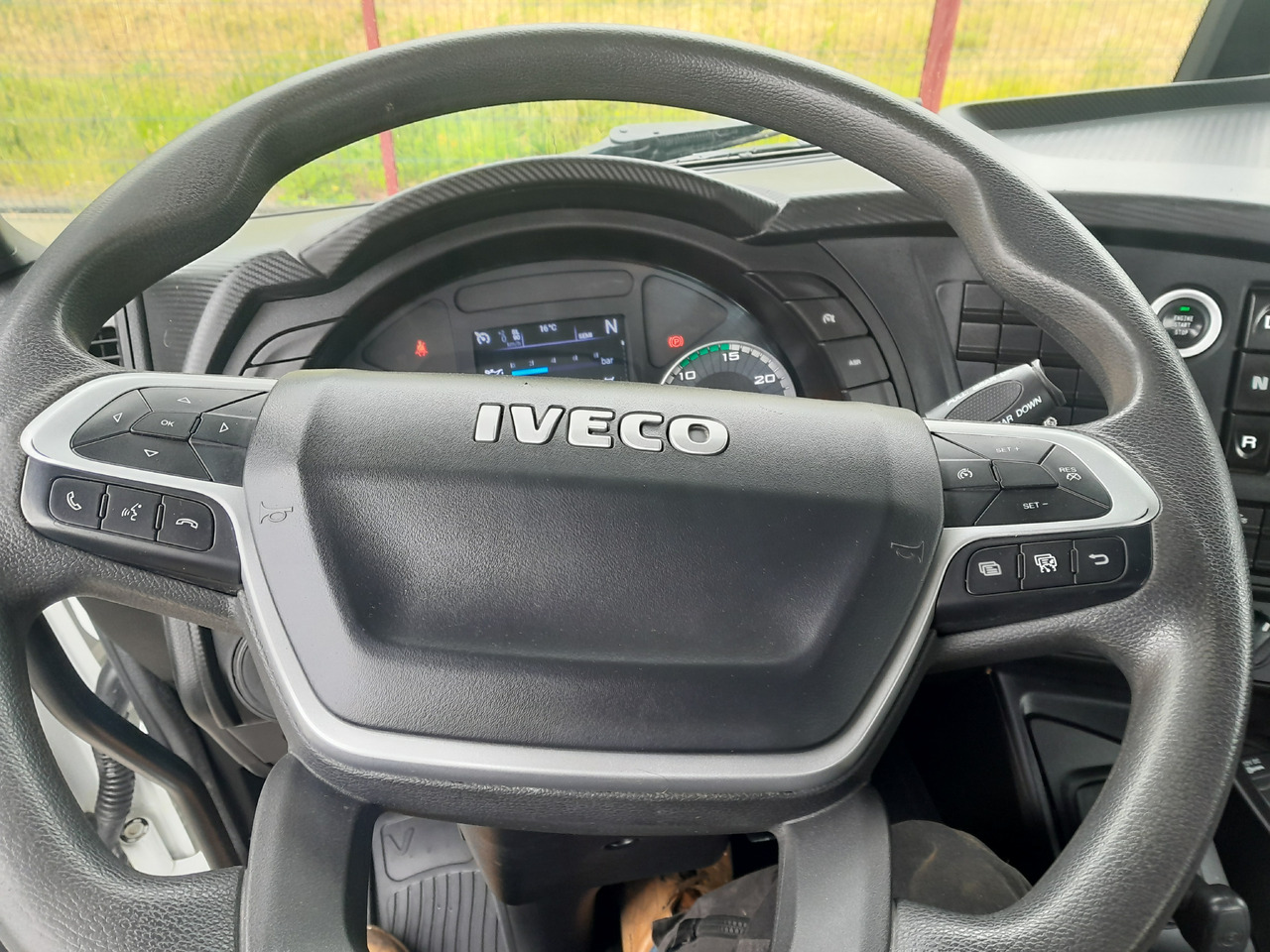 Hook lift truck IVECO: picture 8