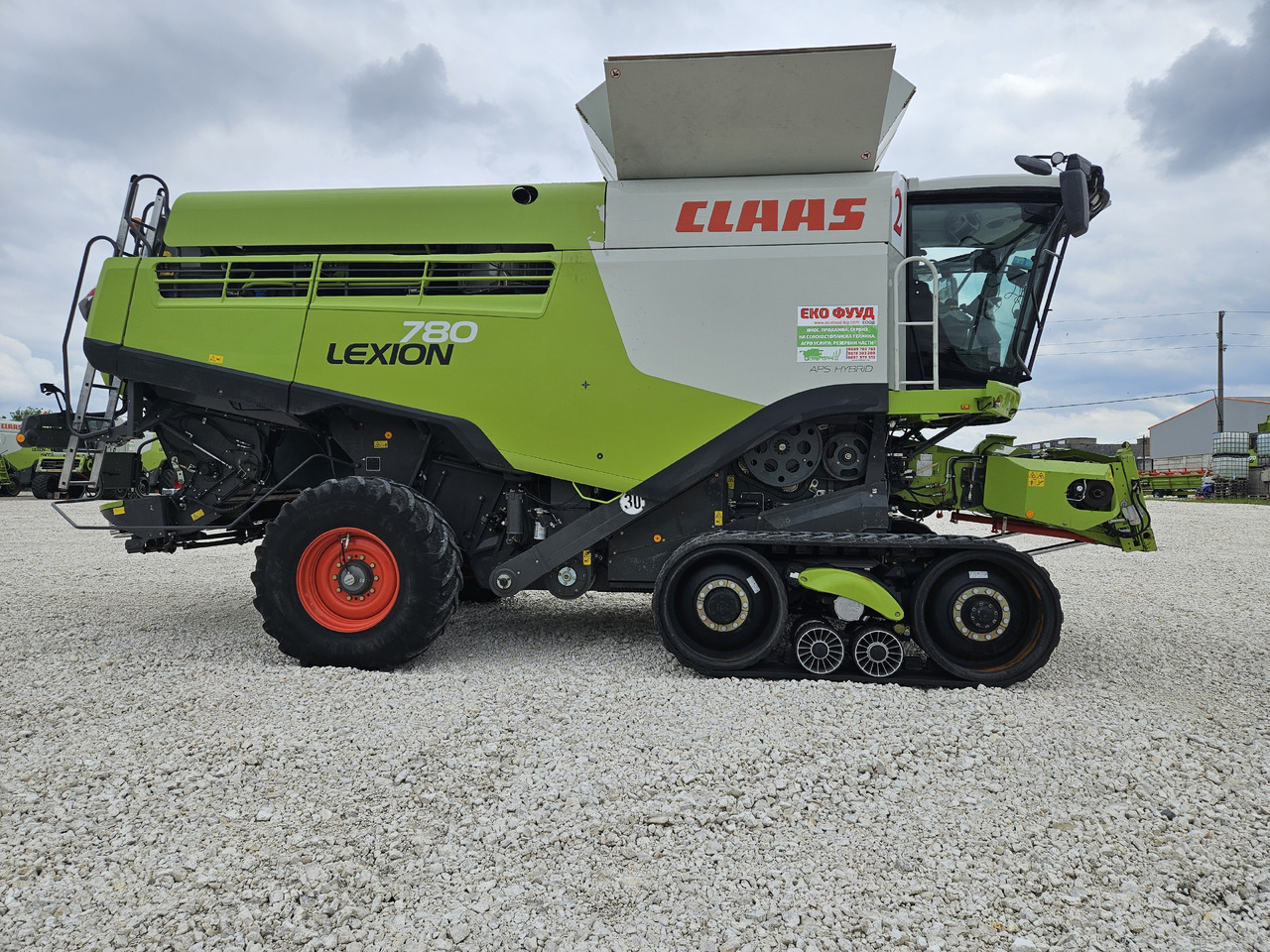 CLAAS LEXION 780 TT, V12.30 - Combine harvester: picture 2 CLAAS LEXION 780 TT, V12.30 - Combine harvester: picture 2