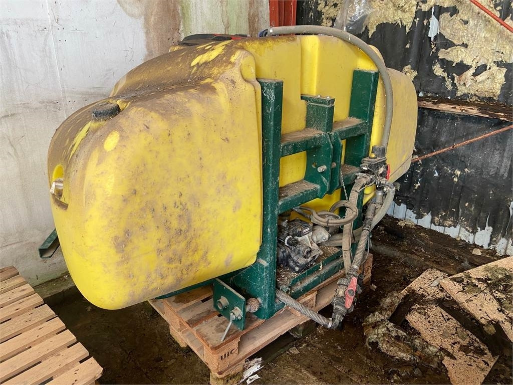 Danfoil 1500 L - Tractor mounted sprayer: picture 1 Danfoil 1500 L - Tractor mounted sprayer: picture 1