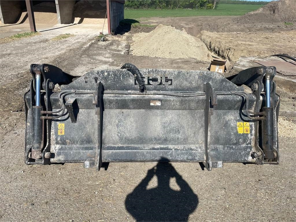 JCB POWERGRAB 240 - Loader bucket for Agricultural machinery: picture 2 JCB POWERGRAB 240 - Loader bucket for Agricultural machinery: picture 2