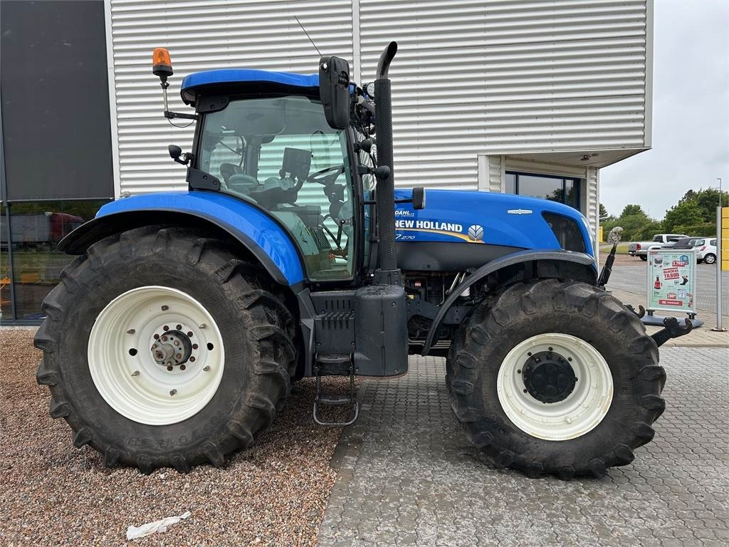 New Holland T7.270AC KEY - Farm tractor: picture 2 New Holland T7.270AC KEY - Farm tractor: picture 2