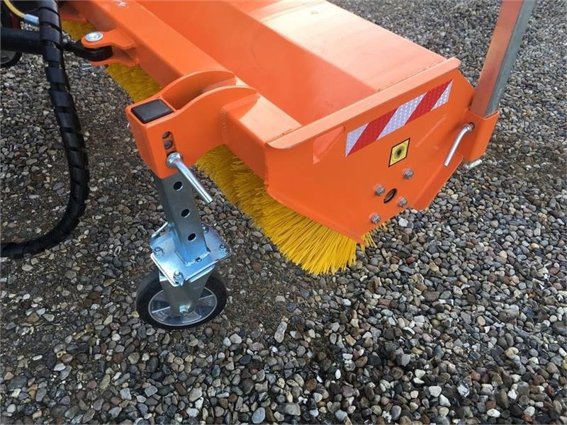 - - - J-Maskiner 180 kost - Broom: picture 5 - - - J-Maskiner 180 kost - Broom: picture 5