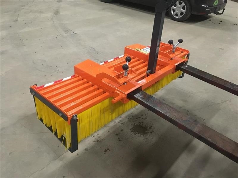 - - - Sweeper 1.50 - Broom: picture 1 - - - Sweeper 1.50 - Broom: picture 1