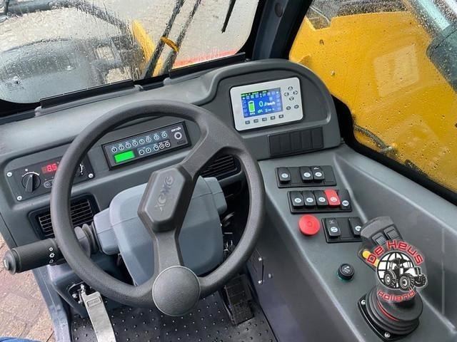 - - - XCMG XC6-2506E - Telescopic handler: picture 4 - - - XCMG XC6-2506E - Telescopic handler: picture 4