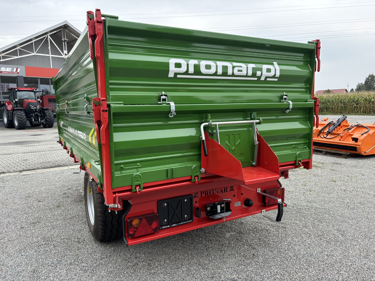 PRONAR T654/2 - Farm tipping trailer/ Dumper: picture 3 PRONAR T654/2 - Farm tipping trailer/ Dumper: picture 3