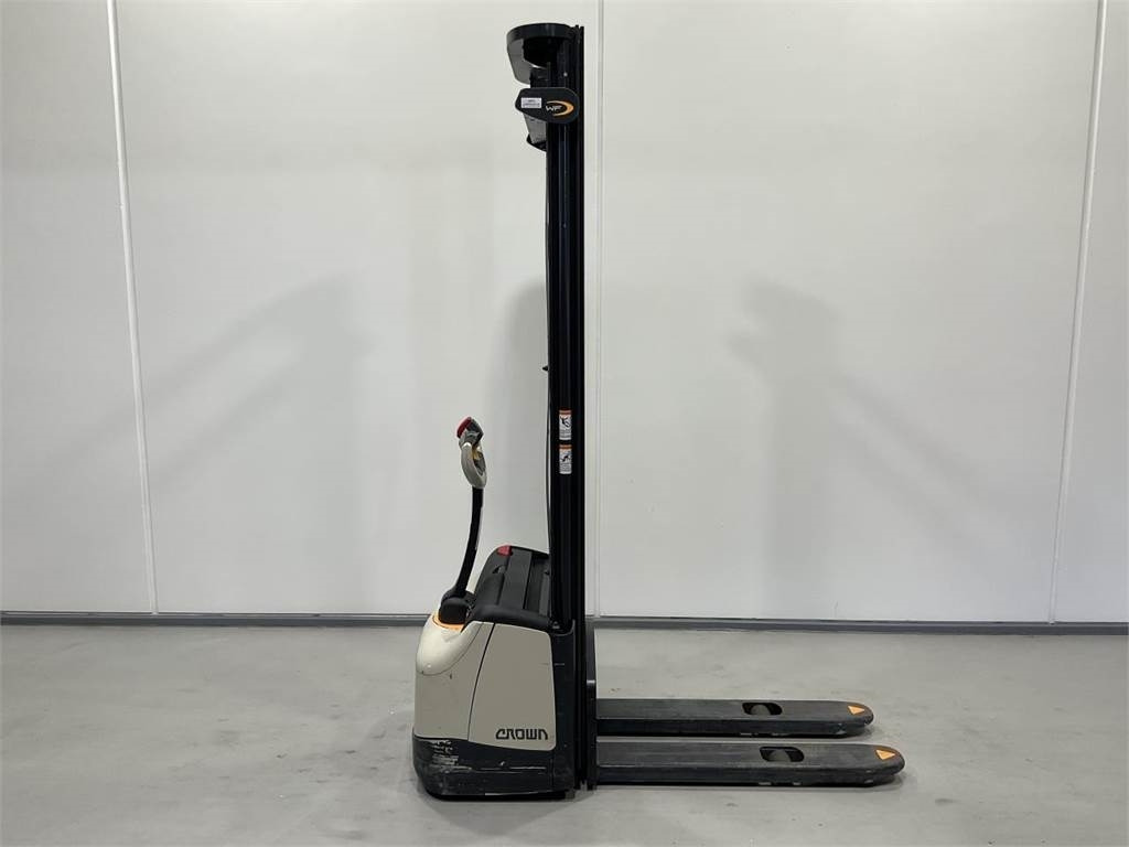 Crown WF3000-1,2 TF - Stacker: picture 1 Crown WF3000-1,2 TF - Stacker: picture 1