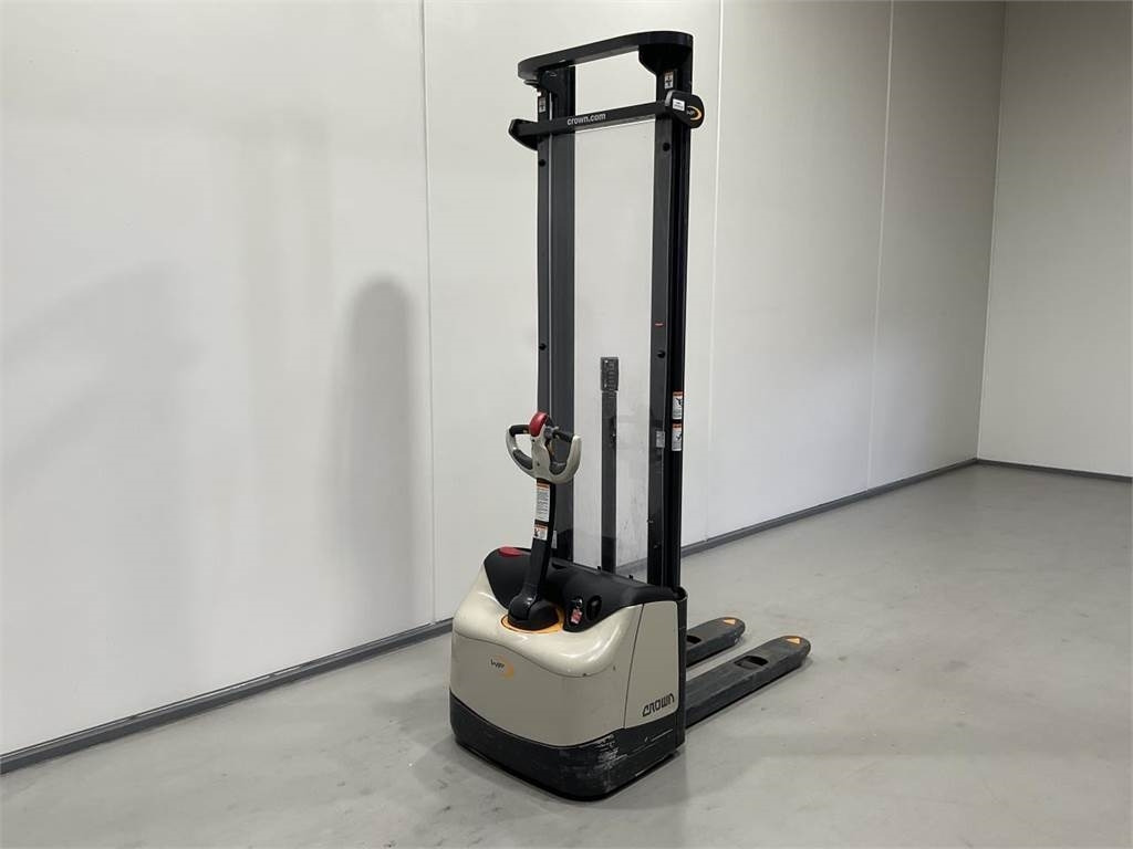 Crown WF3000-1,2 TF - Stacker: picture 2 Crown WF3000-1,2 TF - Stacker: picture 2