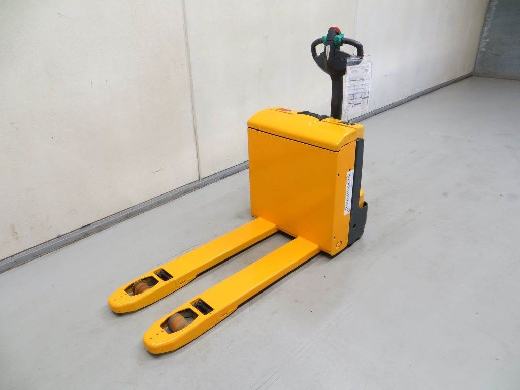 Jungheinrich EJE 116 - Pallet truck: picture 3 Jungheinrich EJE 116 - Pallet truck: picture 3