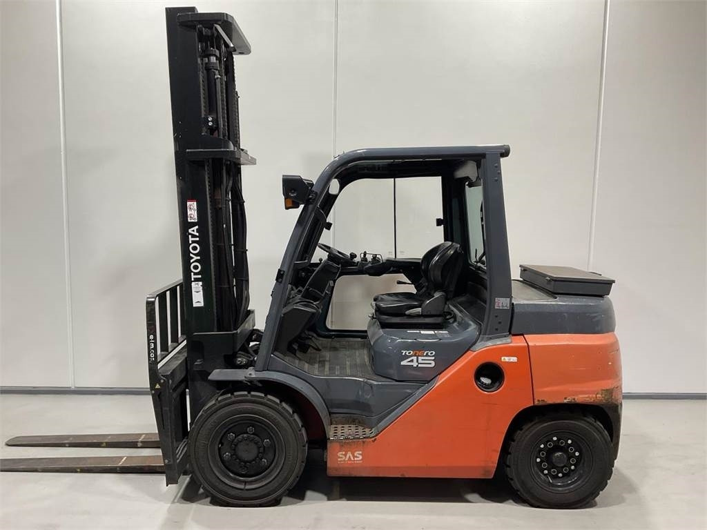Toyota 40-8FD40N - Diesel forklift: picture 3 Toyota 40-8FD40N - Diesel forklift: picture 3