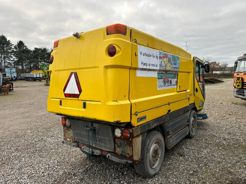 Johnston CN400 - Road sweeper: picture 3 Johnston CN400 - Road sweeper: picture 3