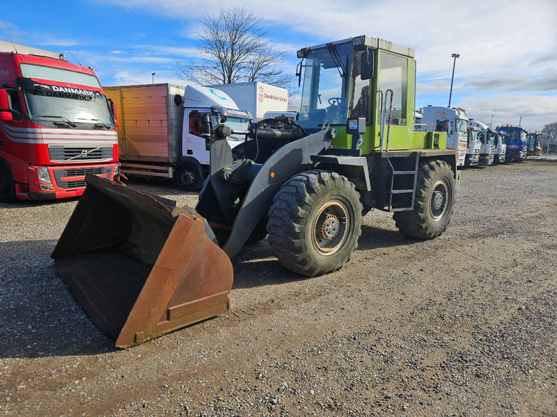 O & K L 15 + Bucket + Quickshift - Wheel loader: picture 1 O & K L 15 + Bucket + Quickshift - Wheel loader: picture 1