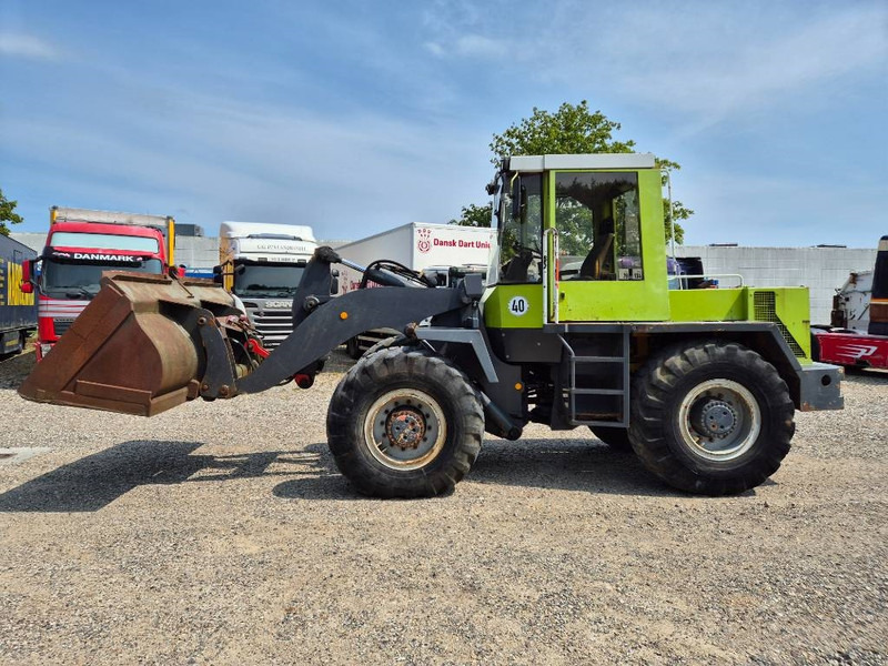 O & K L15 With bucket and quickshift - Wheel loader: picture 2 O & K L15 With bucket and quickshift - Wheel loader: picture 2