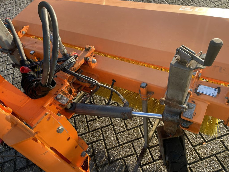Nesbo Veegmachine HF1600S - Broom for Utility/ Special vehicle: picture 4 Nesbo Veegmachine HF1600S - Broom for Utility/ Special vehicle: picture 4