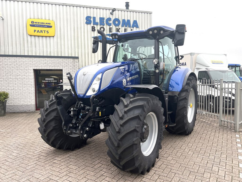 New Holland T6.180 AC Blue Power Demo - Farm tractor: picture 1 New Holland T6.180 AC Blue Power Demo - Farm tractor: picture 1