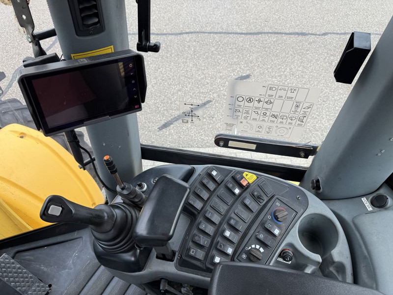 New Holland W130C Tool Carrier - Wheel loader: picture 5 New Holland W130C Tool Carrier - Wheel loader: picture 5